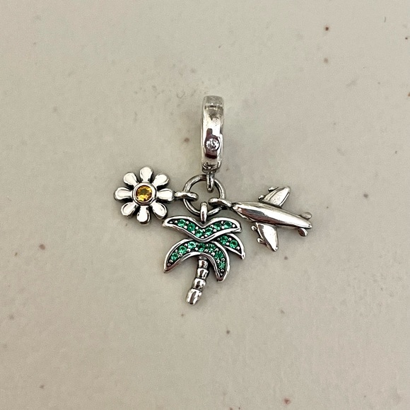 Summer Vacation Bracelet Charm - Picture 1 of 4